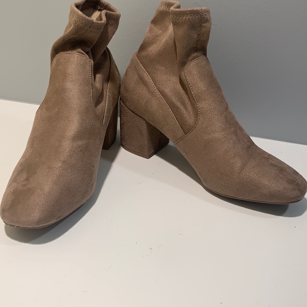 Sock heeled ankle booties nude size 37